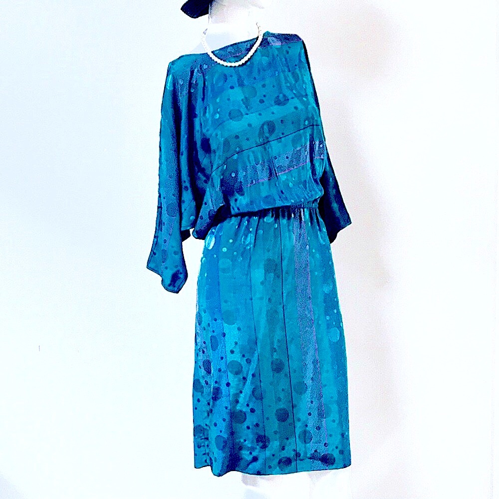 VTG🦋Modern Cool Silky Bracelet Length MIDI Dress
